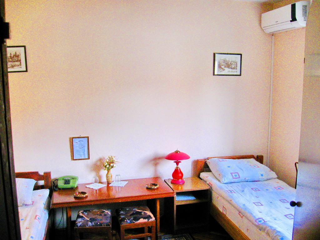 Amfora Rooms Caribrod ディミトロヴグラード 部屋 写真